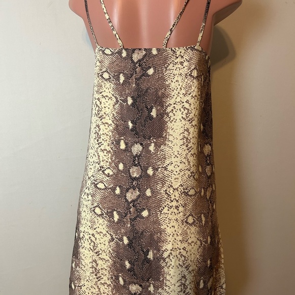 Entro Dress Women’s Spaghetti Strap Mini Dress Lined. Size L - Picture 11 of 15